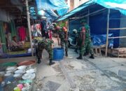 Anggota Koramil 1413-11/wangi-Wangi Laksanakan Karya Bakti Pembersihan Sampah Pasar