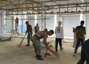 Anggota Koramil 1413- 05/Kaledupa Laksanakan Karya Bakti Pembersihan Pasar