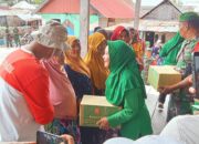 Ketua Persit Kartika Candra Kirana Koorcab Rem 143 PD XIV/Hasanuddin Laksanakan Bakti Sosial Dalam Rangka HUT TNI Ke – 80