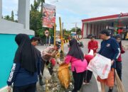 Kerja Bakti Bhabinkamtibmas dan Aparat Kelurahan Mallusetasi, Beri Contoh Peduli Lingkungan