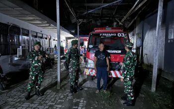 Tingkatkan Keamanan Lingkungan, Koramil 06/Panca Rijang Gelar Patroli Malam Bersama Komponen Pendukung