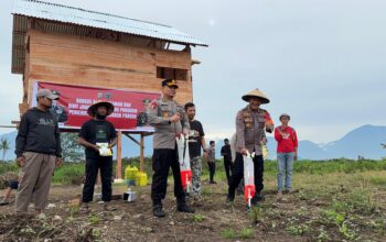 Dorong Reintegrasi Sosial, Polda Sulteng Salurkan Bansos Pertanian untuk Eks Simpatisan di Sigi