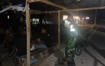 Ciptakan Kondusifitas, Babinsa Koramil 1417-12/Soropia Sambangi Tempat Keramaian di Toronipa