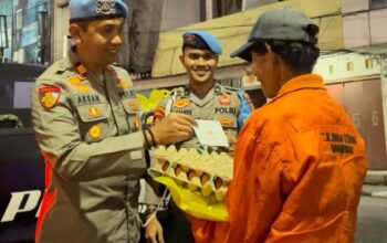 Wujud Kepedulian, Sipropam Polres Tana Toraja Gelar Sholat Subuh Berjamaah dan Sedekah Subuh