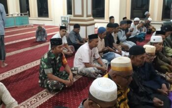 Lewat Safari Subuh, Babinsa Ajak Masyarakat Jaga Kemanan dan Ketertiban Lingkungan