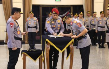 Kapolri Pimpin Sertijab Kabaintelkam dan Dankor Brimob Polri