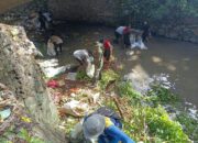 TNI dan Warga Sidrap Bersatu: Bersihkan Sungai Demi Lingkungan dan Cegah Banjir di Desa Teppo