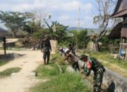 Gotong Royong TNI dan Warga Sidrap: Plt. Danramil Watang Pulu Pimpin Karya Bakti Bersihkan Saluran Air di Ulu Ale