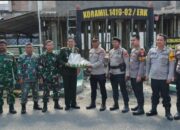 Kapolsek Enrekang Bersama Personil memberikan Ucapan HUT TNI Ke 80 dengan Membawa Nasi Tumpeng ke Koramil 1419 Enrekang
