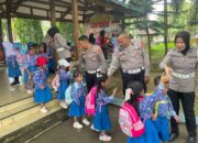 Subdit Kamsel Ditlantas Polda Sultra Edukasi Tertib Lalu Lintas Siswa TK Wulele Sanggula II UHO di Taman Lalu Lintas