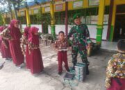 Kawal Kesejahteraan Rakyat, Babinsa Kodim 1420/Sidrap Amankan dan Dampingi Distribusi Program Makanan Bergizi Gratis