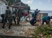 Personil Koramil 1413-07/Batauga Gelar Kerja Bakti Bersama Warga Bersihkan Trotoar Pantai