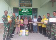 Melalui Jumat Berkah, Koramil 1413-12/Binongko Dan Persit KCK Berbagi Sembako Kepada Warga Kurang Mampu