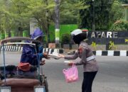 Melalui Jumat Berkah, Sat Lantas Polres Parepare Kembali Tunjukkan Kepedulian Sosial