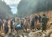 Satgas TMMD ke-126 Kodim 1412/Kolaka Bersama Masyarakat Bangun 12 Unit Duiker di Kecamatan Ueesi