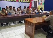 Tingkatkan Kinerja, Kabag Ops Polres Sinjai Beri Arahan Khusus Seluruh Operator Aplikasi.
