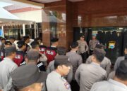 Hujan Tak Surutkan Semangat, Polres Sinjai Tetap Gelar Apel Pagi Dipimpin Kabag Ren.