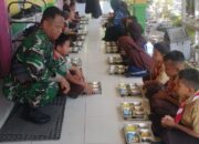 Dukung Program Pemerintah, Babinsa Kodim 1420/Sidrap Kawal Penyaluran Makanan Bergizi Gratis untuk 35.828 Penerima Manfaat