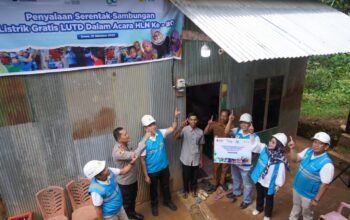 Sambut HLN ke-80, Donasi Insan PLN UID Sulselrabar Bantu Terangi 448 Rumah