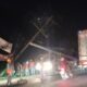 Pohon Roda Berukuran Besar Tumbang Berakibat Jaringan Listrik Padam Total