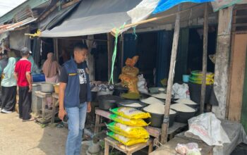 Unit Tipidter Sat Reskrim Polres Sinjai Lakukan Pemantauan Harga Beras di Pasar.