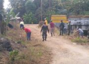 Personel Koramil 1413-13/Sorawolio Bersama Warga Gelar Kerja Bakti Bersihkan Pinggiran Jembatan dan Saluran Sungai