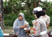Ditlantas Polda Sultra Gelar Giat Bansos Jumat Berkah Bagi Masayarakat Seputaran MTQ