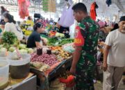 Babinsa Koramil 1420-04/Watang Pulu Cek Harga dan Stok Bahan Pokok di Pasar Lawawoi