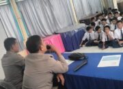 Personil Polsek Sinjai Utara Sosialisasikan PPDB SMA Kemala Taruna Bhayangkara di SMPN 7 Sinjai.