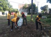 Polsek Bacukiki Turunkan Personel, Partisipasi Aktif Lakukan Kerja Bakti Bersama Benahi Kebersihan Kampung Enjoy