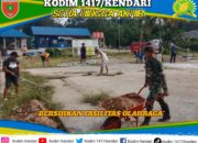 Karya Bakti Babinsa Koramil 1417-09/Ranomeeto Bersihkan Fasilitas Olahraga di Konawe Selatan