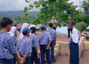 Bhabinkamtibmas Polsek Sinjai Barat Sosialisasikan PPDB SMA Kemala Taruna Bhayangkara di SMPN 16 Sinjai.