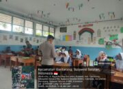 Personel Polsek Sinjai Selatan Sosialisasikan PPDB SMA Kemala Taruna Bhayangkara di SMPN 2.