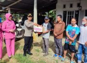 Kapolres Soppeng Salurkan Bantuan Sosial Untuk Korban Angin Puting Beliung dan Warga Kurang Mampu di Marioriawa