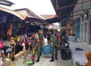 Babinsa Koramil 1413-11/Wangi Wangi dan Warga Gelar Kerja Bakti Bersihkan Area Pasar Pongo