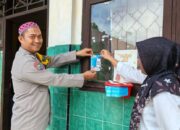 Bhabinkamtibmas Polres Palopo Sosialisasi Door To Door Aplikasi LAPOR KAMTIBMAS “MABBULO SIBATANG”