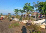 Babinsa Koramil 1413-06/Tomia Bersama Warga Gelar Kerja Bakti Kiri dan Kanan Jalan di Tongano Barat