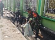 Personel Koramil 1413-08/Gu dan Warga Gelar Kerja Bakti Bersihkan Selokan di Kelurahan Watulea
