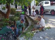 Babinsa Koramil 1413-05/Kaledupa dan Warga Gotong Royong Bersihkan Got di Desa Balasuna
