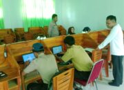 Personel Polsek Alla Dampingi Siswa Input Data Pendaftaran SMA Kemala Bhayangkara TA 2026/2027