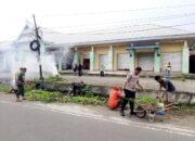 BHABINKAMTIBMAS DESA BARANG DAN DESA JAMPU GELAR KERJA BAKTI BERSAMA BABINSA DAN UNSUR DESA DI PASAR PACONGKANG