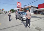 Polres Touna Gencarkan Edukasi Lewat Stiker, Tekan Angka Kecelakaan di Operasi Zebra Tinombala 2025