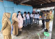Temukan Pelajar Nongkrong Diluar Jam Sekolah, Bhabinkamtibmas dan Aparat Kelurahan Berikan Pembinaan
