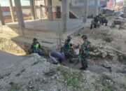 Babinsa Koramil 1413-04/Mawasangka dan Warga Desa Lanto Gelar Kerja Bakti Bersihkan Area Pasar Tradisional