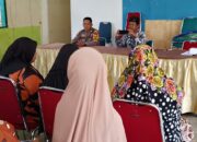 GIAT BHABINKAMTIBMAS KEL. JENNAE: POLRI HADIR MENGAMANKAN PENYALURAN BANTUAN BERAS DAN MINYAK GORENG