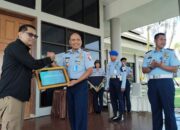 BNNP Sulawesi Tenggara Beri Penghargaan Khusus kepada Danlanud dan Dansatpom Lanud Haluoleo