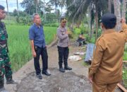 GIAT PEMBANGUNAN JEMBATAN GANTUNG DI SUNGAI LAKELLU, POLRES SOPPENG LAKUKAN PEMANTAUAN