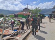 Babinsa Koramil 1413-09/Sampolawa dan Warga Gelar Kerja Bakti Bersihkan Puing Pasar Jayabakti