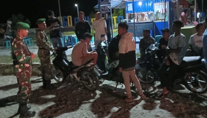 Babinsa Koramil 1413-05/Kaledupa dan Komduk Gelar Patroli Gabungan untuk Ciptakan Kamtibmas di Wilayah