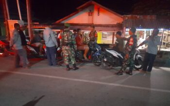 Babinsa Koramil 1413-06/Tomia dan Komduk Perkuat Silaturahmi Lewat Patroli Malam di Tongano Barat